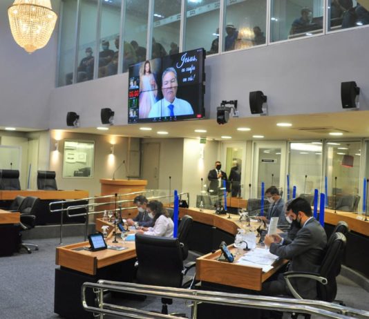 Assembleia aprova projeto que beneficia remuneração dos policiais e bombeiros