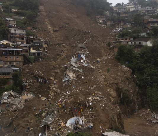 Mortes em Petrópolis sobem para 120; ao menos 116 estão desaparecidos