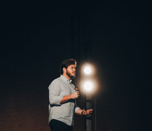 Bruno expõe diretrizes gerais do Programa Saúde de Verdade em encontro com rede conveniada de Campina Grande