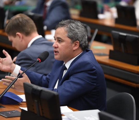 “Carteira de identidade digital vai facilitar a vida dos brasileiros”, diz Efraim, relator do projeto