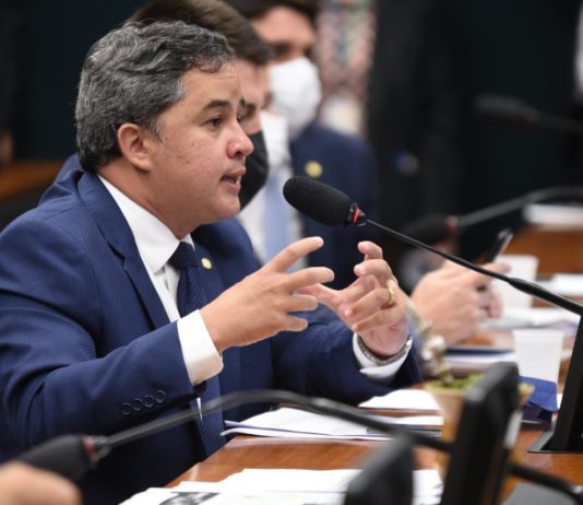 “É nossa hora de ajudar quem conseguiu manter os empregos durante a pandemia”, comenta Efraim