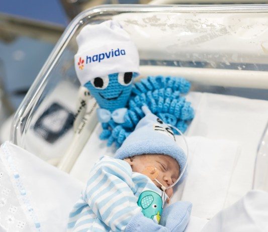 Superação: bebê que nasceu com 982 gramas deixa UTI