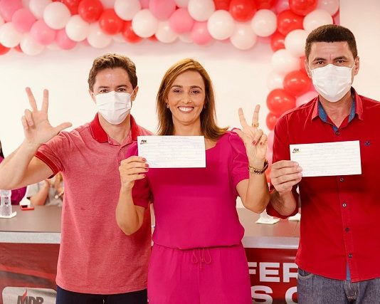 MDB Mulher debate protagonismo feminino em Campina; ato marcou filiações de Ana Cláudia e Galego do Leite