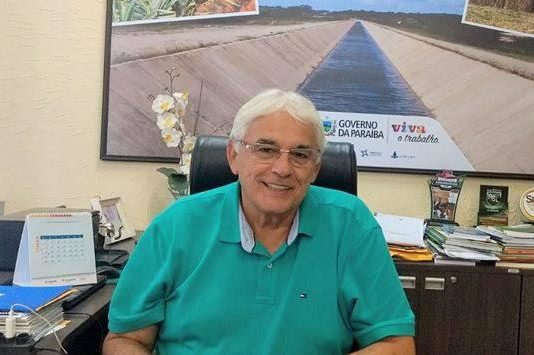 Efraim Morais entrega Secretaria de Agricultura ao Governador João Azevedo