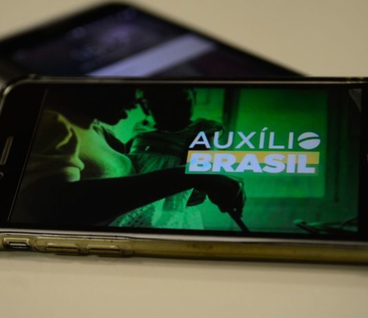 Caixa paga Auxílio Brasil a beneficiários com NIS final 6