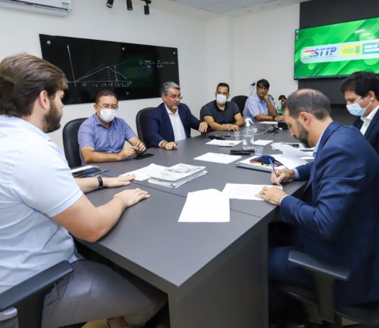 Bruno firma protocolo de intenções para a implantação de Centro de Distribuição e loja de atacado em Campina Grande