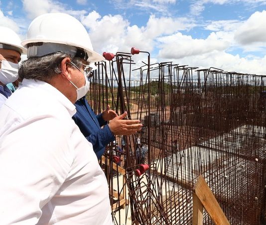 João Azevêdo inspeciona obras do sistema adutor Transparaíba que atenderá municípios do Curimataú paraibano