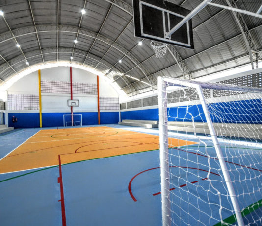 João Azevêdo entrega ginásios e reforma de escolas em Campina Grande