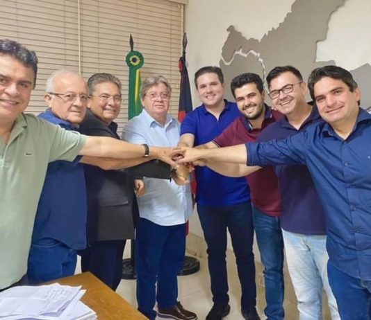 Deputados do Republicanos encontram João Azevêdo e reafirmam apoio à reeleição do governador