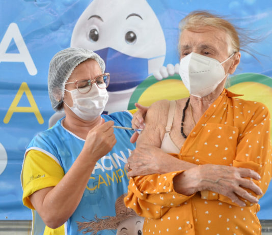 Vacina da Covid-19: Campina Grande aplica quarta dose para idosos de 80 anos acima a partir desta terça