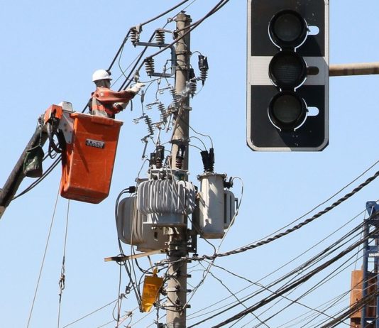 Governo anuncia fim da tarifa extra para consumidores de energia