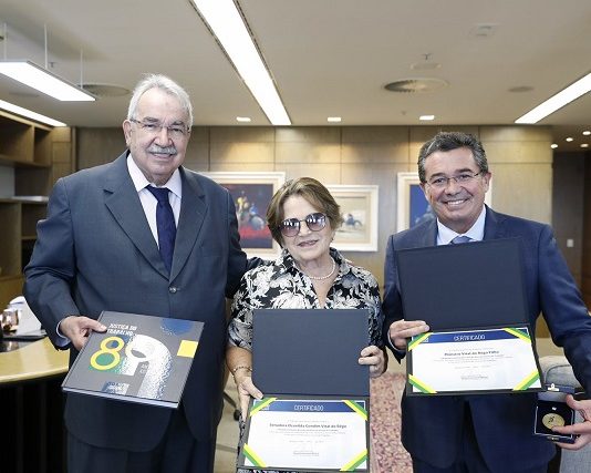 Senadora Nilda e ministro Vital do Rêgo recebem homenagem do Tribunal Superior do Trabalho