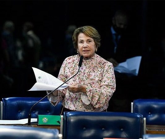 Nilda destaca heresia jurídica do “perdão” a Silveira e diz que Bolsonaro atenta contra a democracia