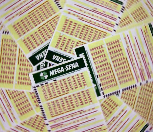 Mega-Sena acumula e deve pagar R$ 36 milhões no sorteio de terça-feira