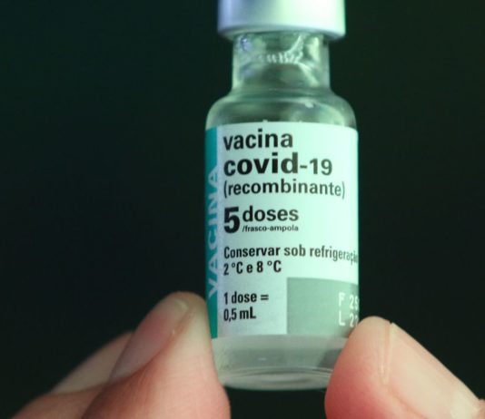 Número de casos e de mortes por covid-19 continua caindo nas Américas