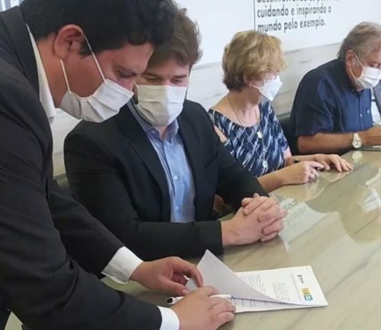 Bruno oficializa parceria com Unifacisa para requalificação do Cine Capitólio