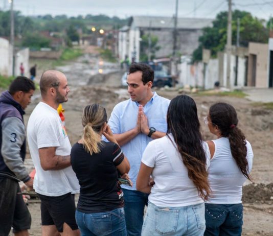 Vice-prefeito Lucas Ribeiro visita áreas atingidas pelas chuvas em Campina Grande