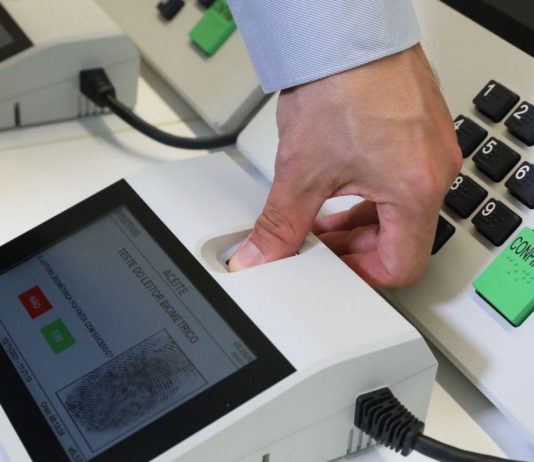 Voto em trânsito é opção para quem perdeu prazo de transferir título. Trata-se de um direito previsto no Código Eleitoral