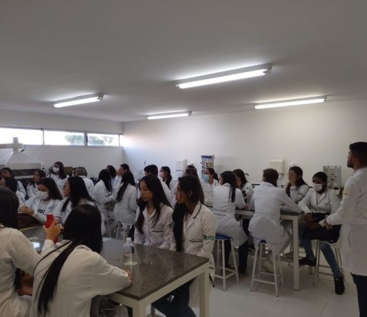 Em Campina Grande, UNINASSAU recebe estudantes de escola técnica de Remígio
