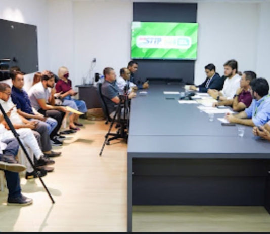 Bruno critica abandono das linhas de ônibus dos distritos por empresas e ameaça intervir no sistema em prol do bem público