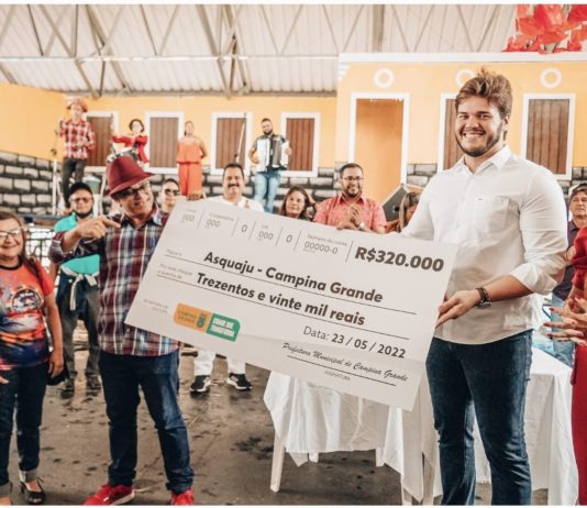 Bruno faz entrega de cheque de R$ 320 mil, o maior apoio financeiro do Município às quadrilhas juninas de Campina Grande