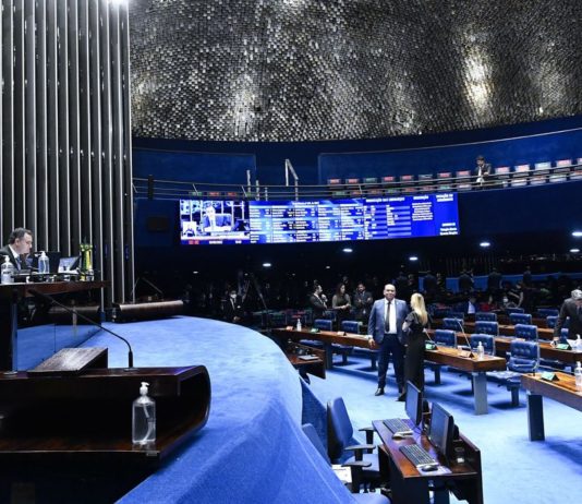 Congresso promulga piso salarial de agentes comunitários de saúde. PEC tramitou por 11 anos no Congresso