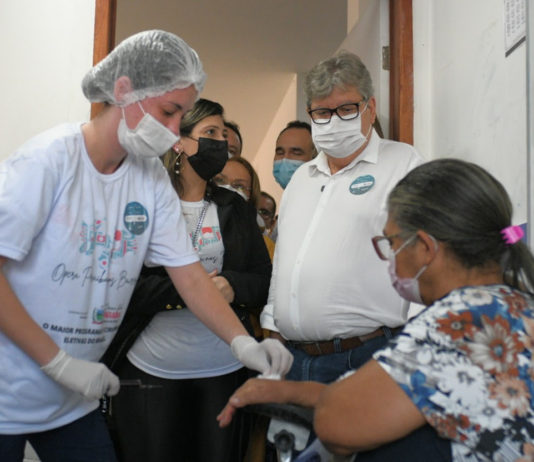 João Azevêdo acompanha Caravana do Opera Paraíba em Campina Grande e destaca importância da busca ativa nos bairros