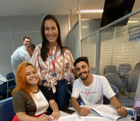 Clientes de conjunto residencial em CG assinam contratos na Caixa Econômica Federal