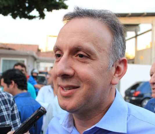 Aguinaldo Ribeiro diz que pré-candidatura ao Senado “não amadureceu” e sentencia que não joga dos dois lados