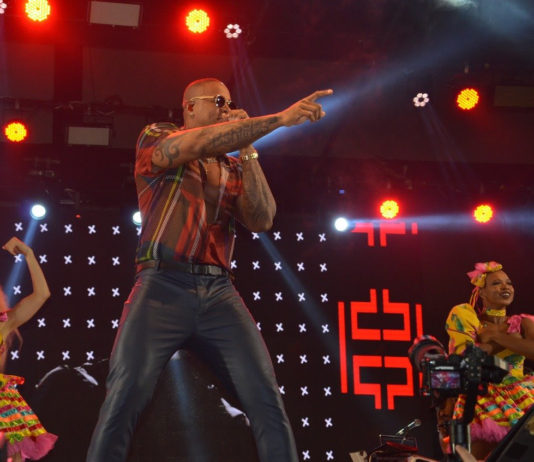 Leo Santana bota o público pra dança no Parque do Povo e fecha o terceiro dia do Maior São João do Mundo