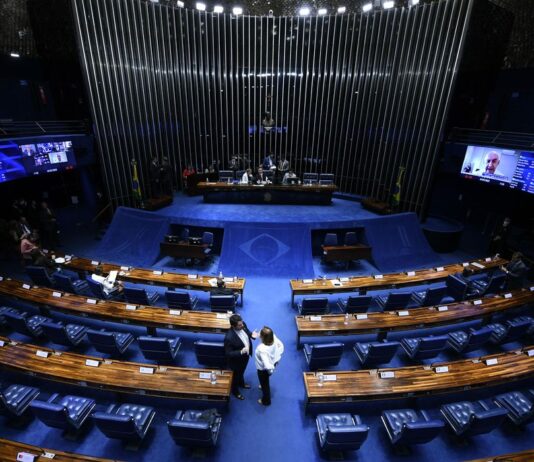 Senado aprova crédito consignado para beneficiário do Auxílio Brasil. Medida provisória aumenta limite do crédito para assalariados