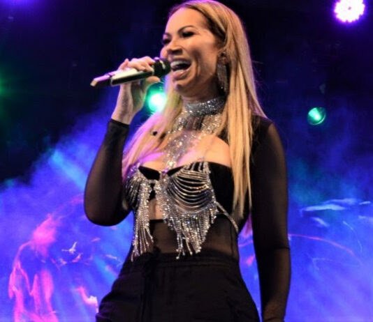 Solange Almeida rememora bons tempos de Aviões e leva também hits do momento para Maior São João do Mundo