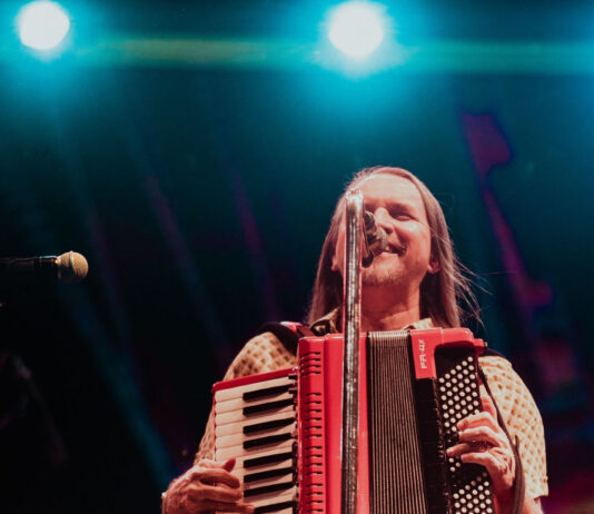 Dorgival Dantas leva público ao delírio no palco principal d’O Maior São João do Mundo