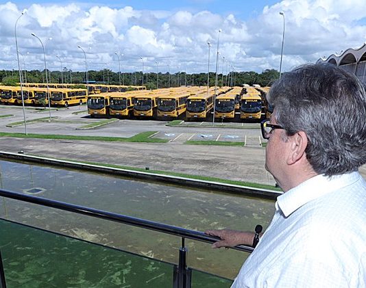 João Azevêdo entrega mais de 130 ônibus escolares para municípios e garante segurança e conforto no transporte de estudantes