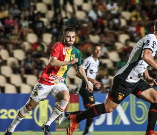 Sampaio Corrêa abre segundo turno da Série B com vitória sobre Sport. Artilheiro da competição, Gabriel Poveda lidera triunfo com dois gols