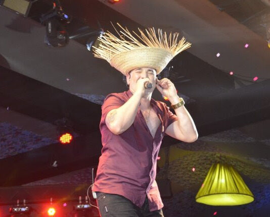 De garçom no Parque do Povo a atração principal, Japãozin sobe ao palco d’O Maior São João do Mundo