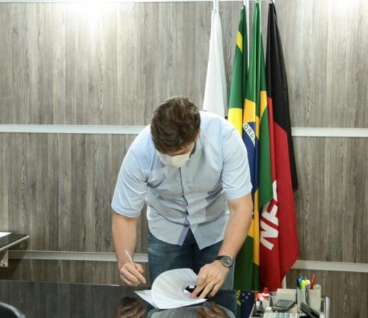 Bruno anuncia reajuste salarial de 5% para os servidores de Campina Grande