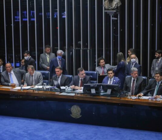 Promulgadas emendas do estado de emergência, do piso da enfermagem e do filtro de recursos no STJ. Promulgação ocorreu em sessão solene do Congresso Nacional