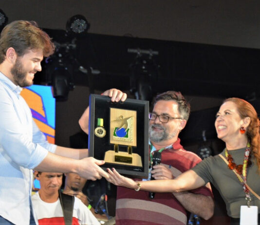 Bruno encerra oficialmente o São João e recebe titulo que confere a grandeza do evento