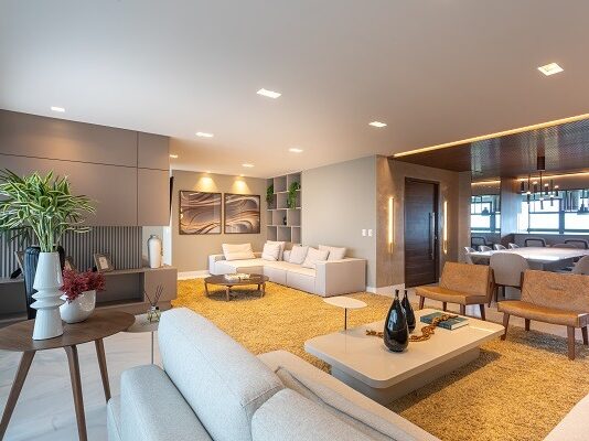 Construtora lança opções de apartamento mobiliado e decorado para que cliente consiga sentir como será sua futura moradia