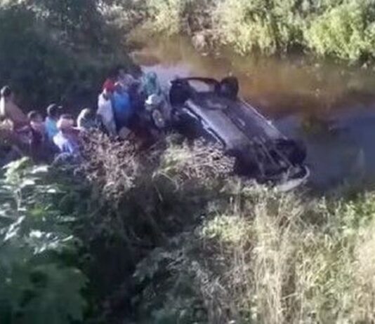 CAPOTAMENTO Quatro pessoas morrem em grave acidente de carro em rodovia, próximo a cidade de Catingueira