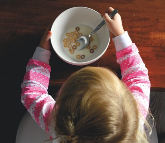 Especialista ressalta necessidade de alimentação saudável para evitar desnutrição infantil