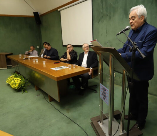 José Nêumanne Pinto profere palestra em Campina Grande e alerta para momento crítico da comunicação