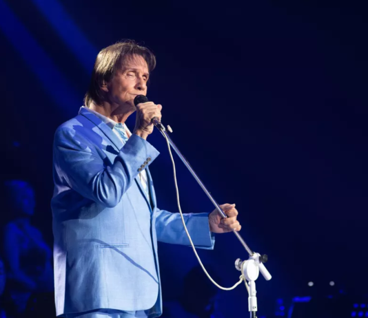 ‘Saiu sem querer’, diz Roberto Carlos após ter mandado fã calar a boca