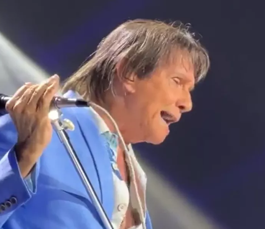 O REI PERDEU APACIÊNCIA: Roberto Carlos se irrita em show no Rio de Janeiro e manda fã calar a boca