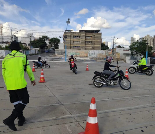 Parceria com API e ACI: STTP abre turma especial do curso de técnicas de pilotagem de motocicletas para profissionais de imprensa