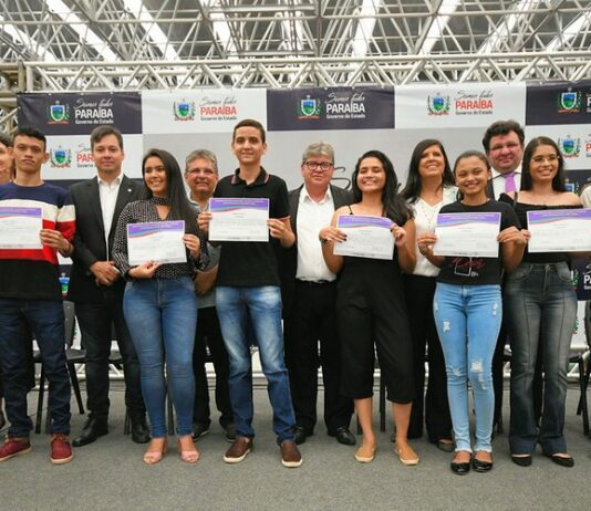 Governo empossa mais 346 professores da Educação Básica que já começam atuar nas escolas da Rede Estadual de Ensino