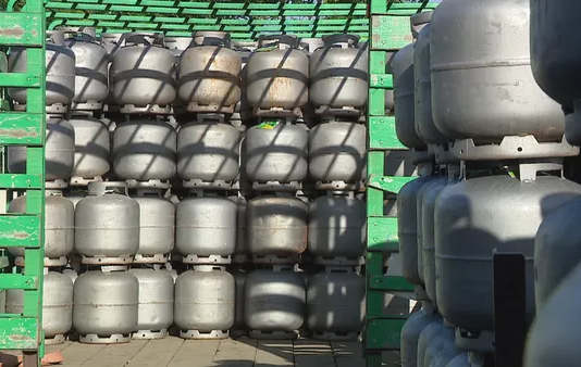 Vale-gás começa a ser pago no dia 9 de agosto com valor do botijão inteiro