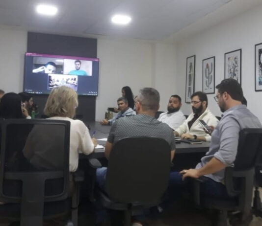 Em reunião com o Sintab, Bruno autoriza pagamento a servidores grevistas que tiveram descontos nos salários, mas exige compensação das faltas em forma de prestação de serviços para a população