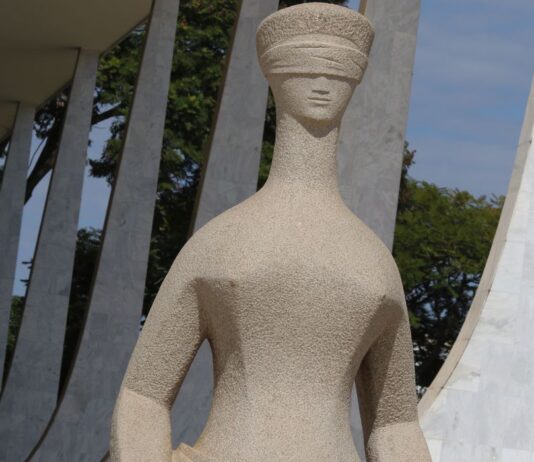 STF adia julgamento sobre prerrogativa de ações de improbidade. Conclusão da análise ficou para a próxima quarta-feira